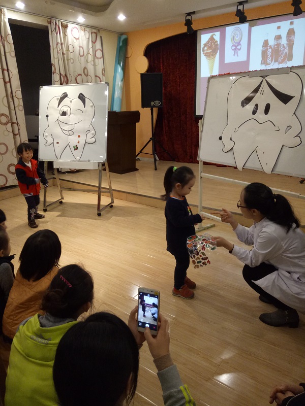 金色摇篮幼儿园小小牙齿保护家活动 